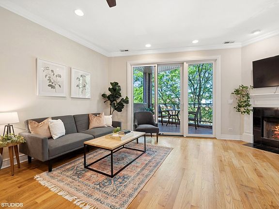 5th image of 2821 N Damen Ave #2