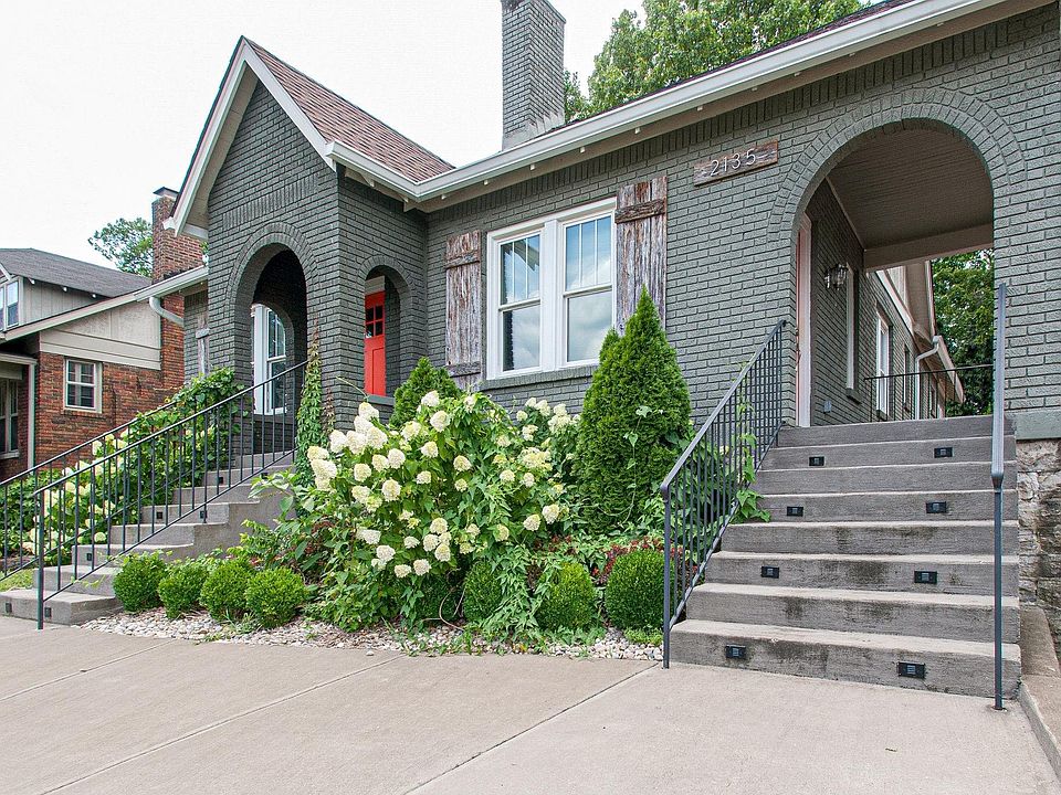 1st image of 2135A Ashwood Ave