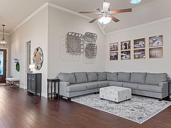 4th image of 694 Enfield Dr
