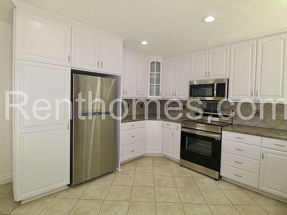 5th image of 15537 Paseo Jenghiz