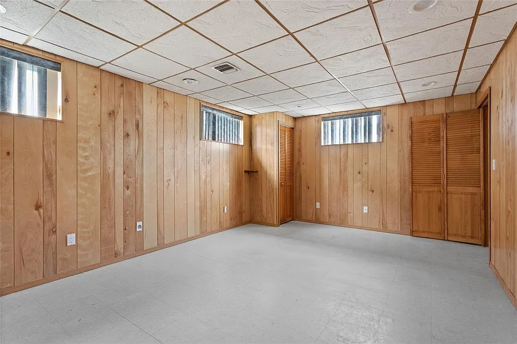 12 Pinelawn Ave — Photo 3