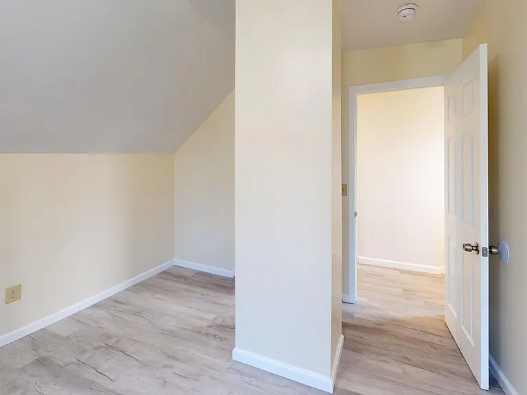 83 Nash St — Photo 3