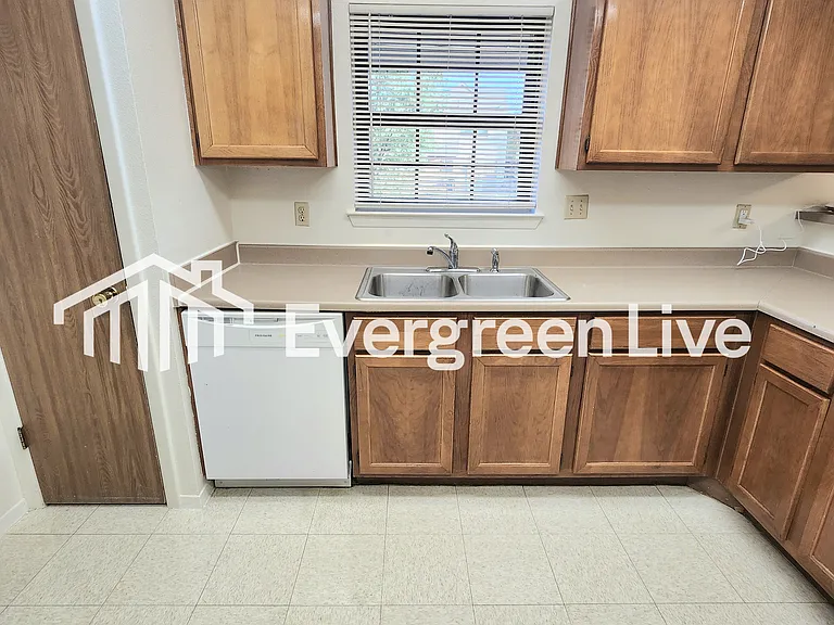 233 Raven Dr — Photo 9