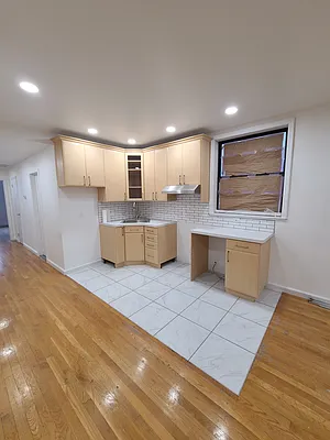 Rented by Bouklis Group | media 30