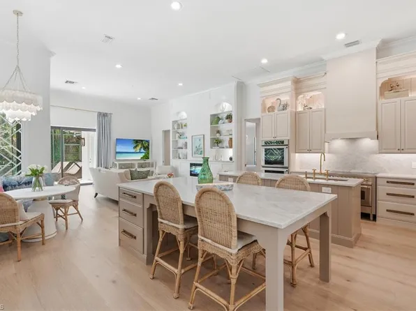 9833 Clear Lake CIR, NAPLES, FL 34109