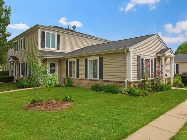 1323 Cove Dr #204B, Prospect Heights, IL 60070