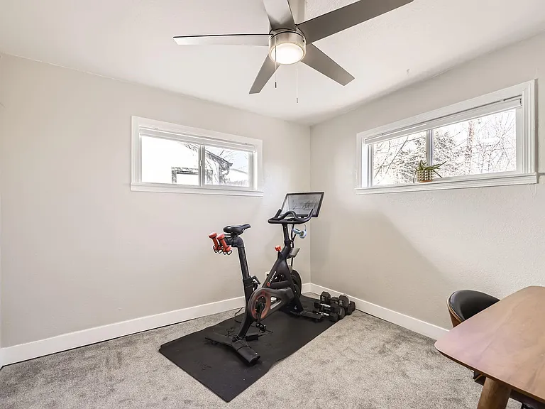 Guest bedroom 2 or office/workout space