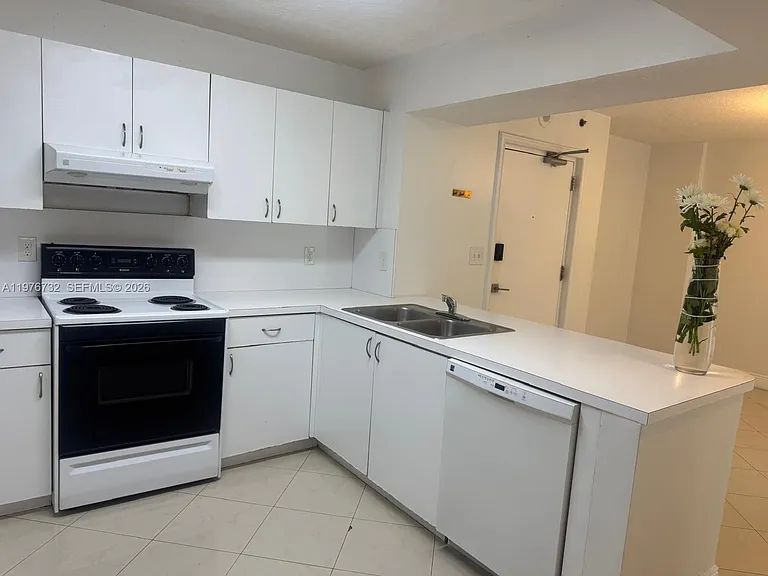 104 SW 9th St #1403 — Photo 9