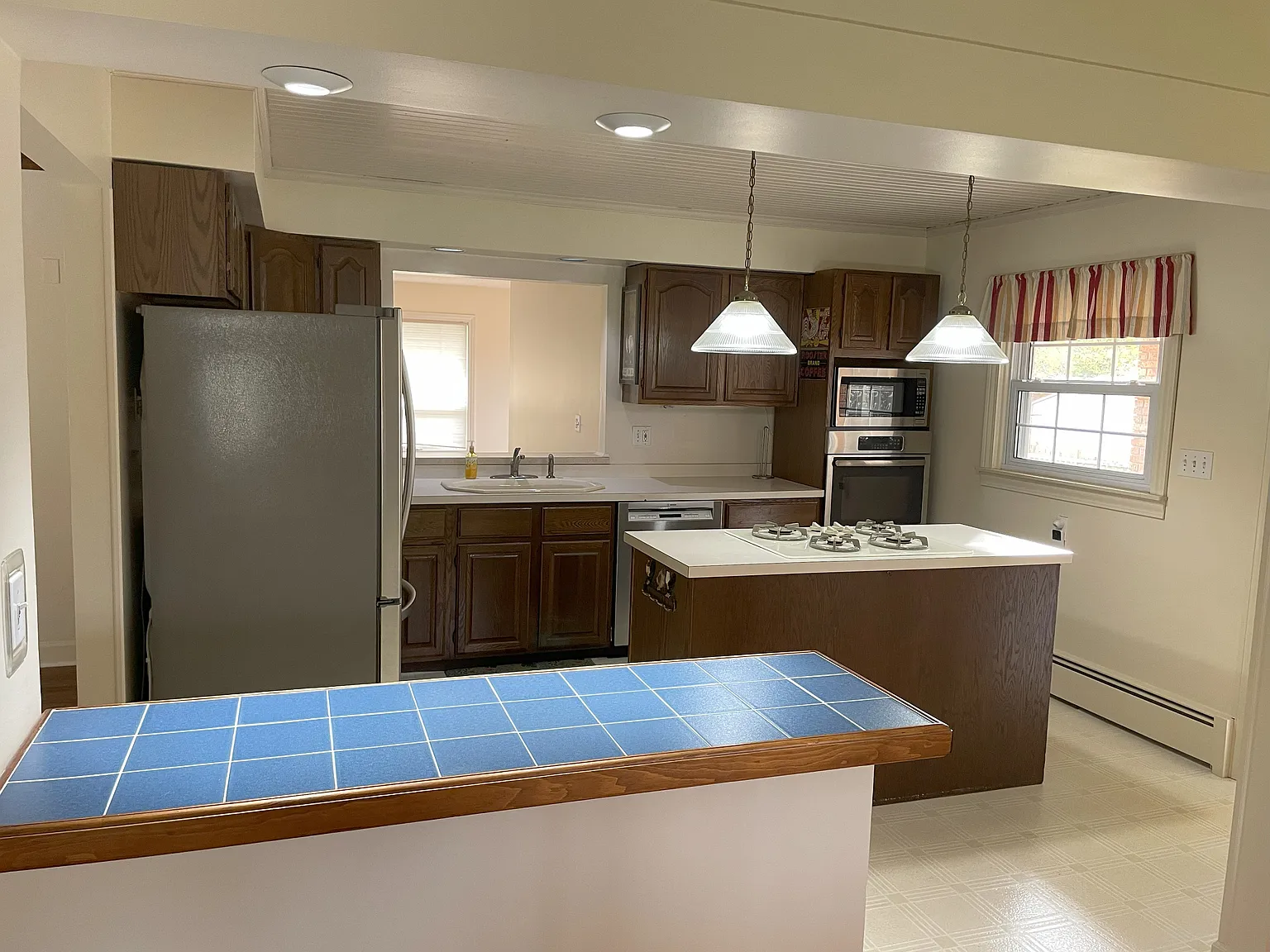 2 bed, 2500 sqft, $2,500 — Photo 2