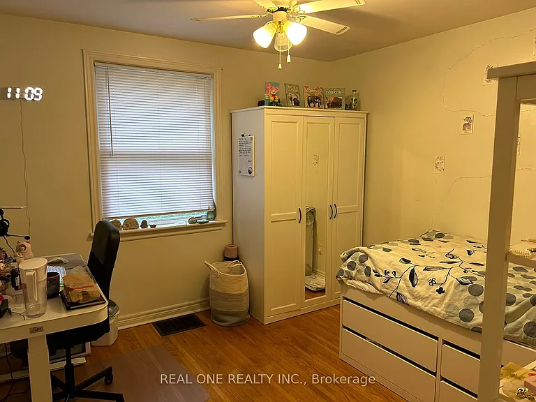 92 Binkley Cres W #1 — Photo 5