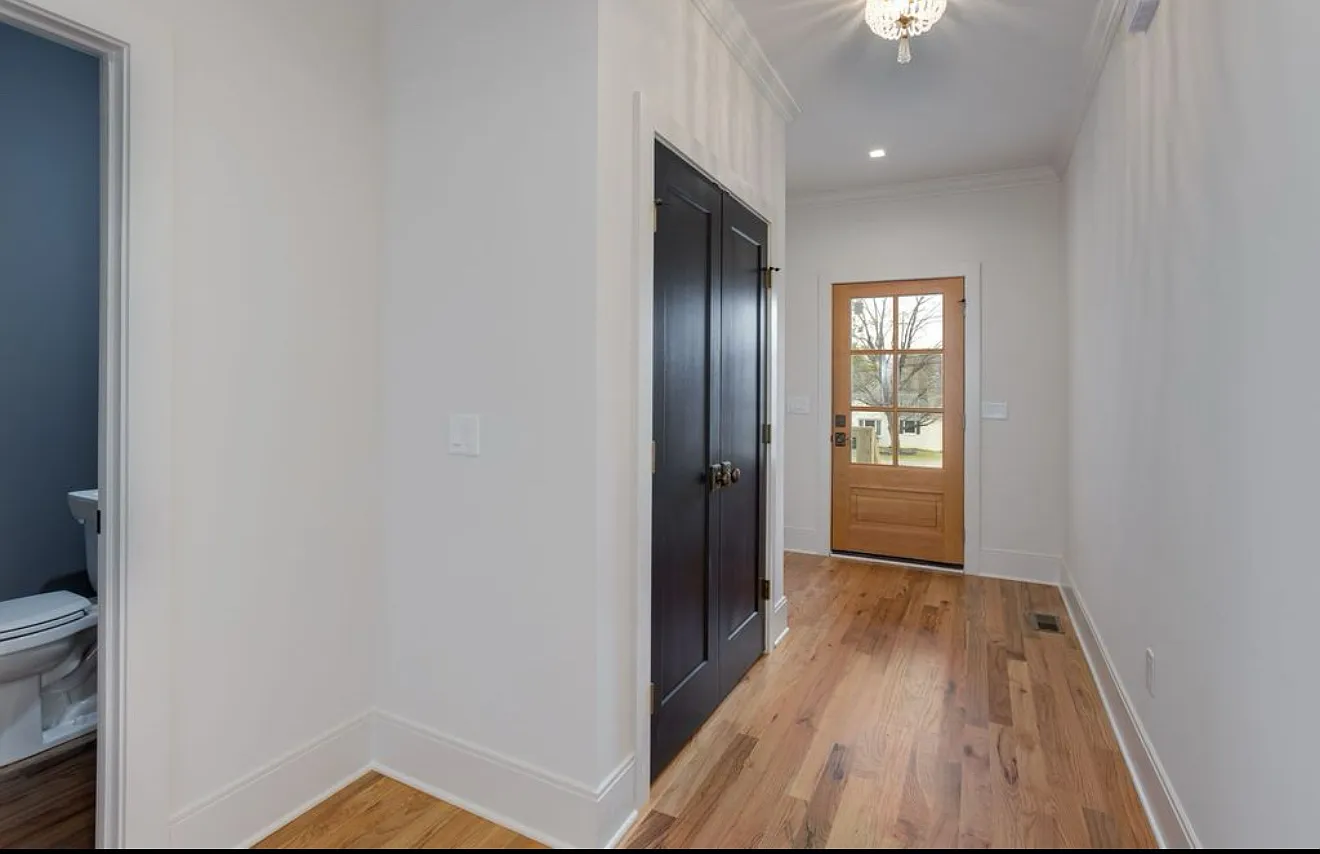 3 bed, 2310 sqft, $3,500 — Photo 1