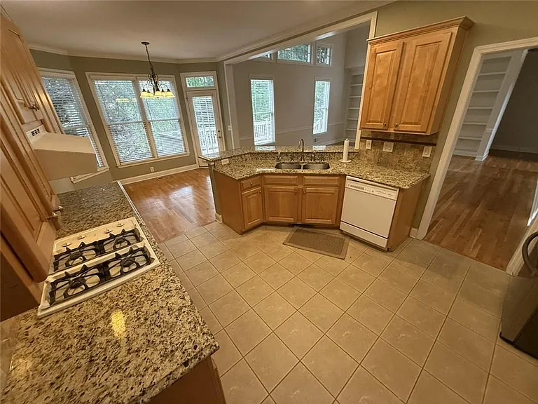 5730 Devonshire Way — Photo 3