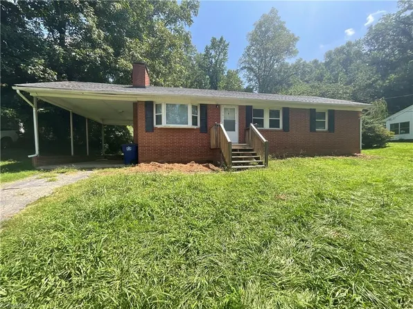 4865 Baux Mountain Rd, Winston Salem, NC 27105