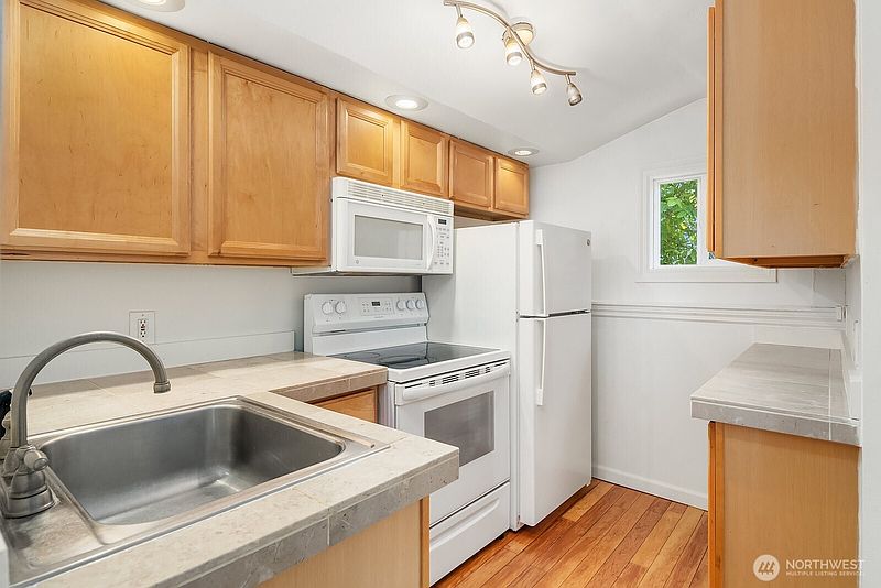 2nd image of 5444 Kirkwood Place N