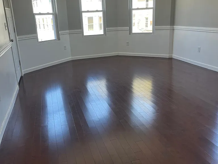 17 Esther St #2 — Photo 1