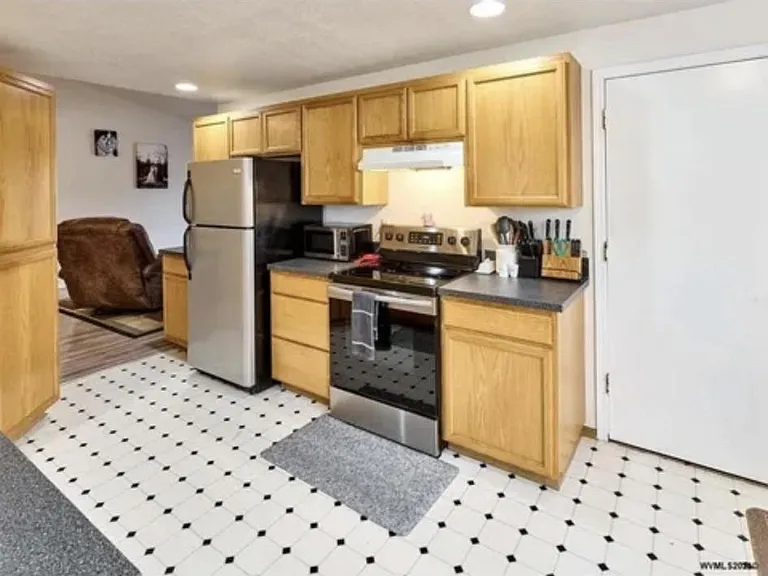 1307 Aqua St SE — Photo 10