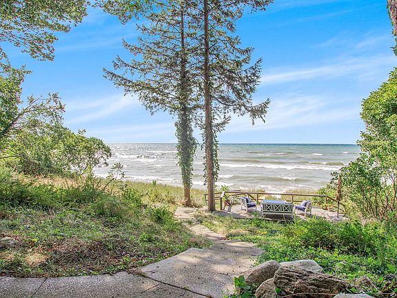 3rd image of 130 Lakeshore Dr