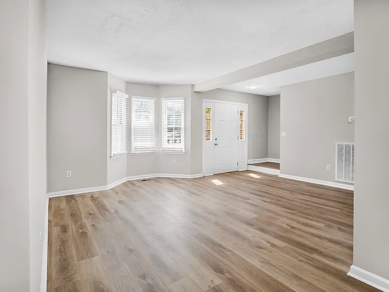 2020 Lasalle St — Photo 7