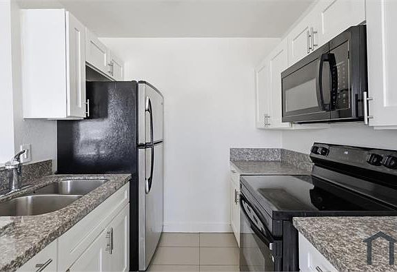 4th image of 180 W New York Ave APT 8