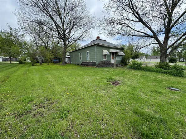 1105 N Main St, Ottawa, KS 66067
