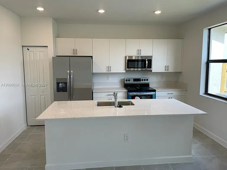10007 SW 231st Ln — Photo 3