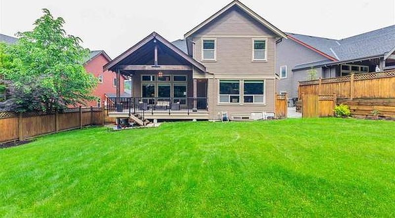 Coquitlam House for rent - 5 Bedrooms — photo 18