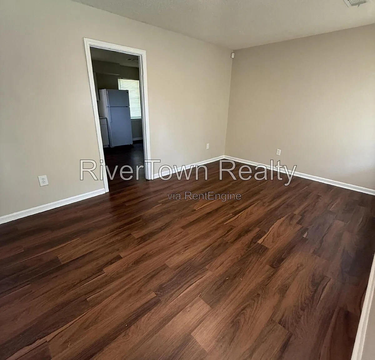 4 bed, 1.5 bath, 1045 sqft, $1,095 — Photo 2