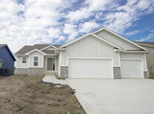 1912 NW Beechwood St, Ankeny, IA 50023