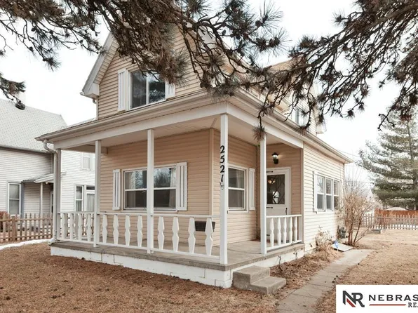 2521 Hanscom Blvd, Omaha, NE 68105