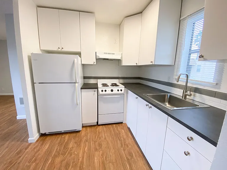 1626 N Santa Fe Ave — Photo 2