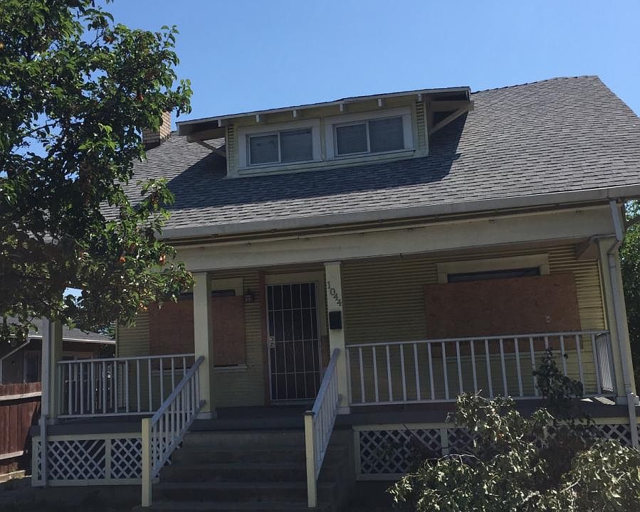 1st image of 1044 N Airport Way
