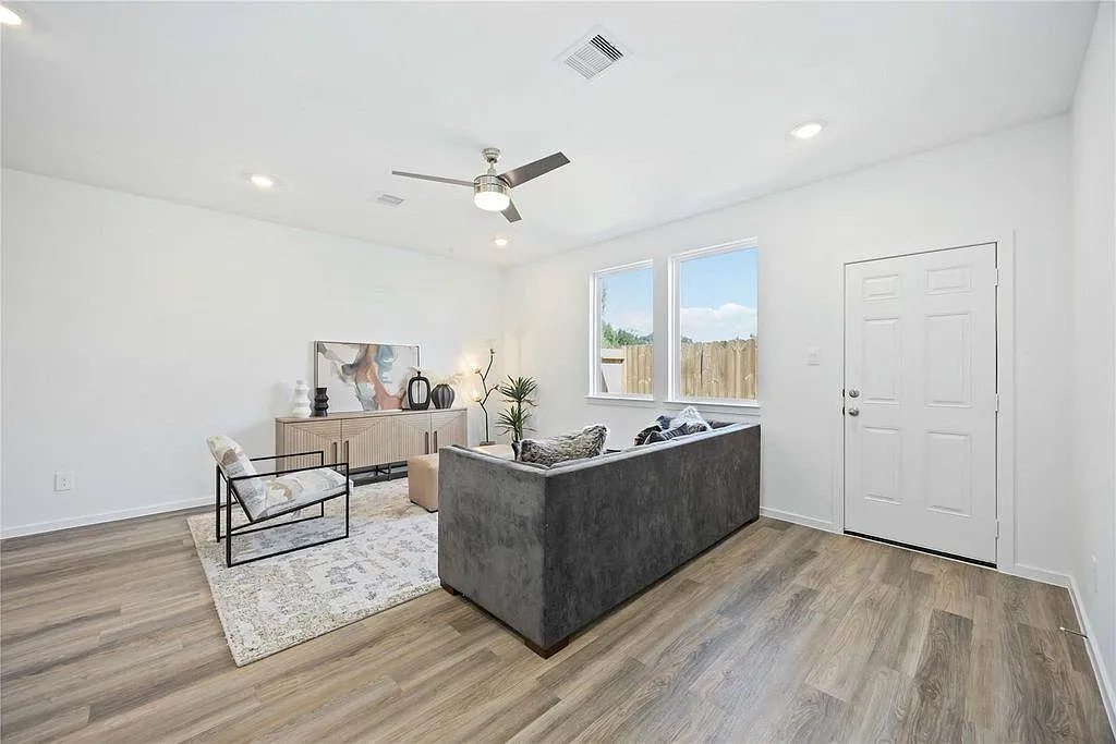 3 bed, 2.5 bath, $2,150 — Photo 3