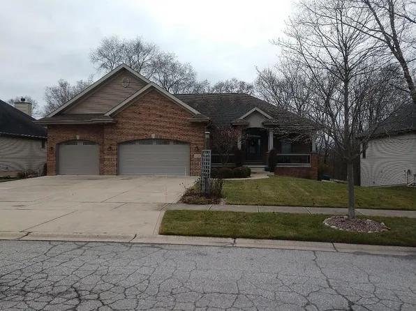 2522 Camelot Dr, Dyer, IN 46311