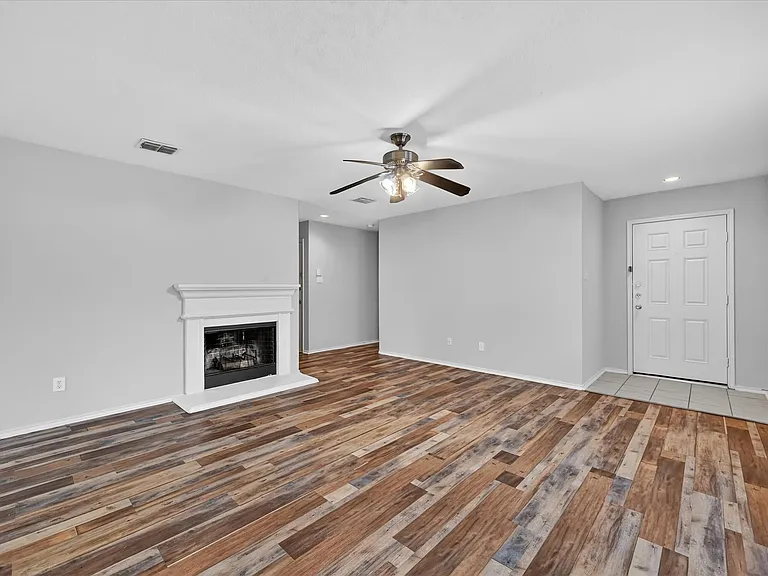1201 Lambert Dr — Photo 6