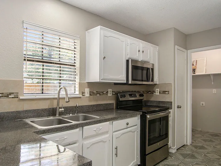 2541 Galemeadow Dr — Photo 9