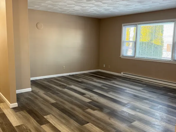 11 Surrey Ct, Monroeville, OH 44847