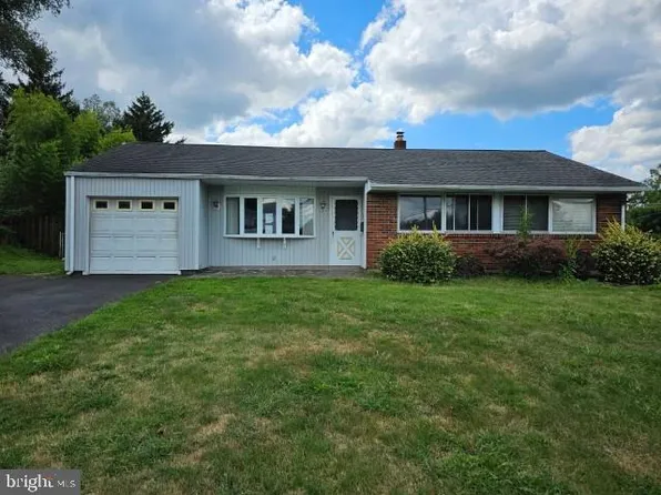 503 W Pine St, Trevose, PA 19053