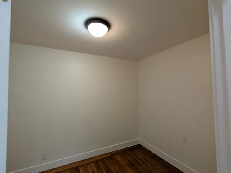 533 Oak Ave — Photo 2