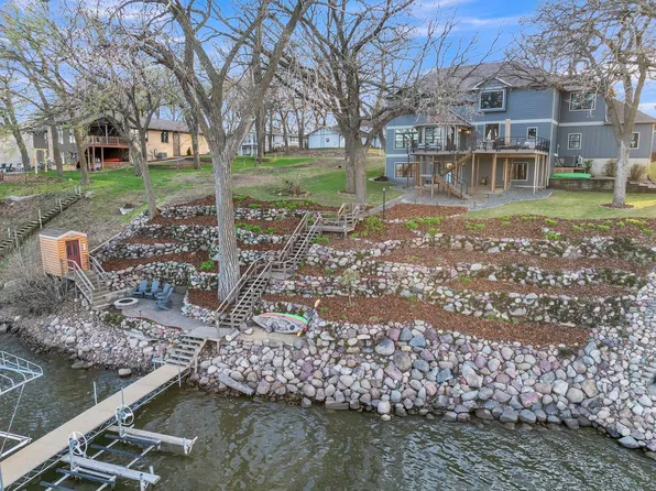 2221 Francis Sites Dr, Spirit Lake, IA 51360