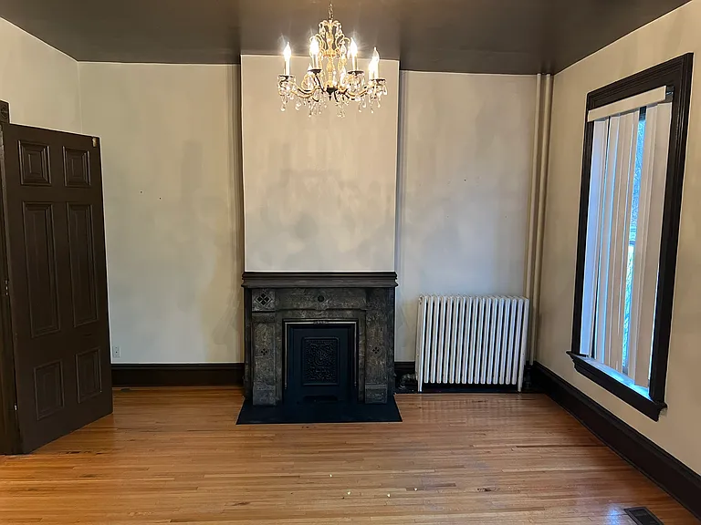 721 W 7th St — Photo 5