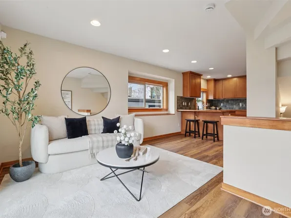 9047 17th Avenue SW #A, Seattle, WA 98106