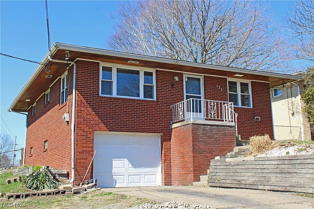 126 Heights St photo 1