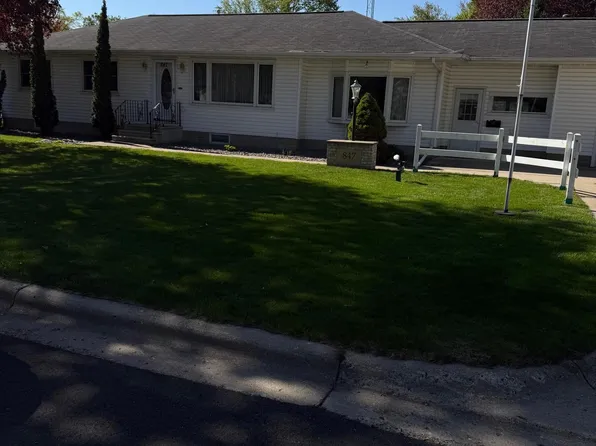847 17th St NE, Owatonna, MN 55060