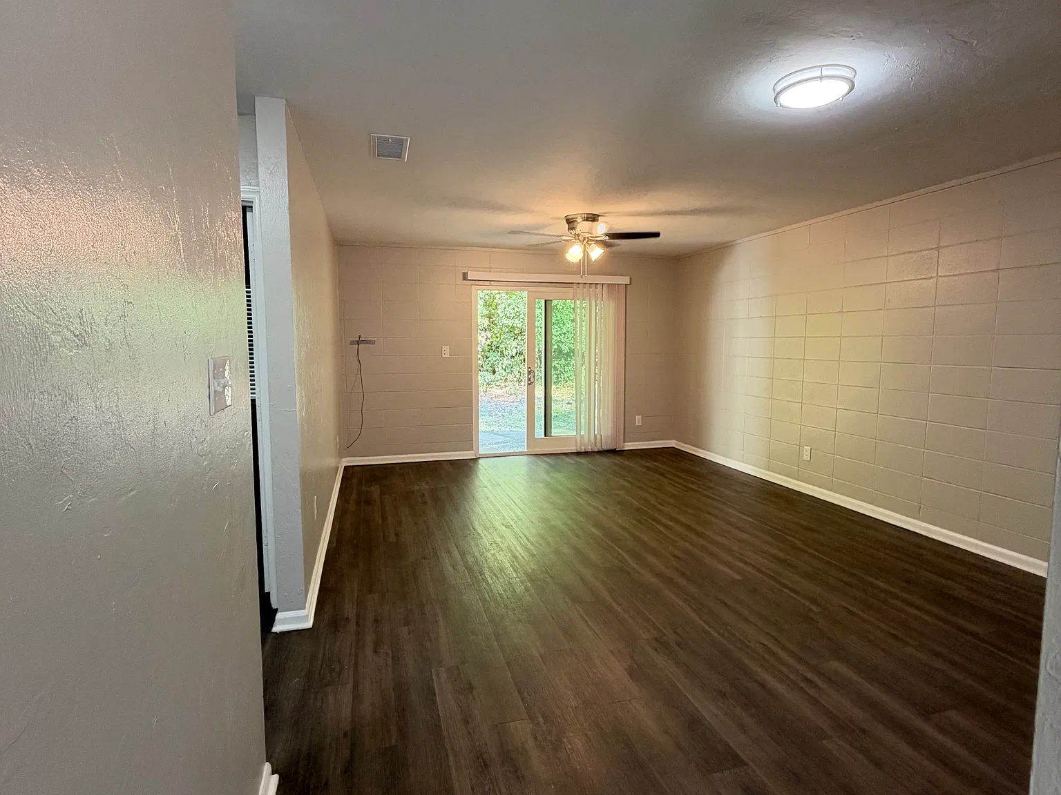 2 bed, 800 sqft, $1,200 — Photo 3