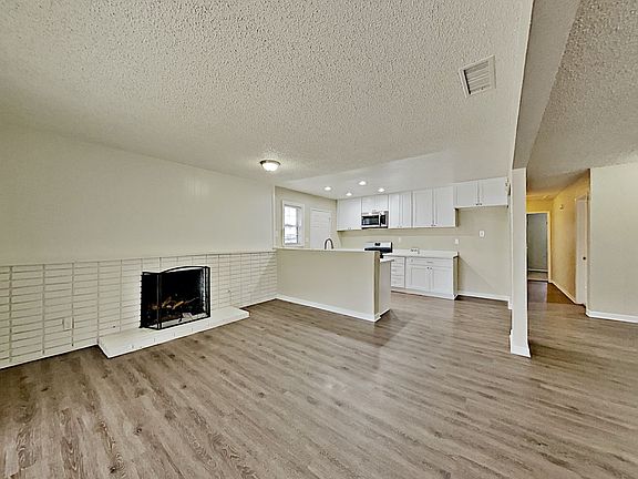 5th image of 2450 Lennox St