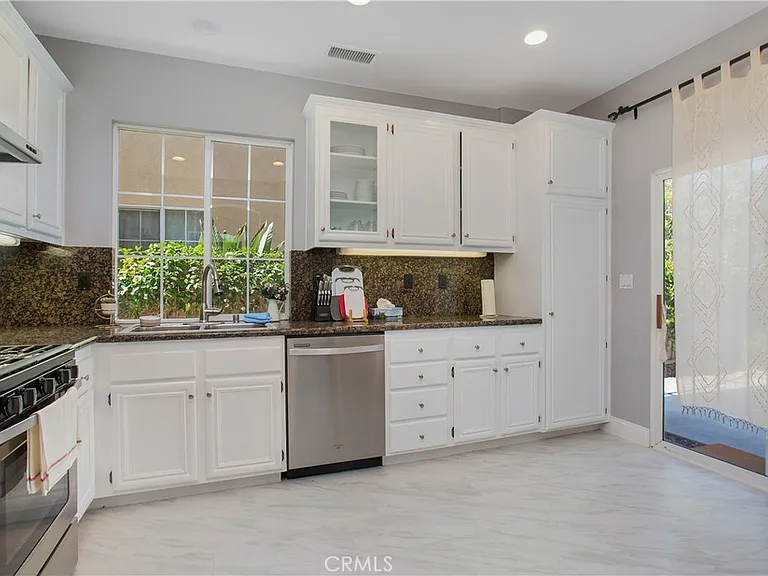 205 Cherrybrook Ln — Photo 6