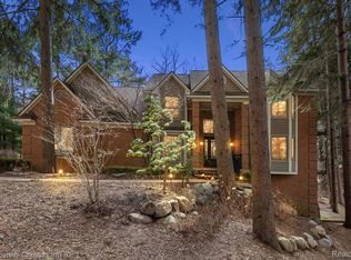 1009 Tall Pines Trl, Highland, MI 48356