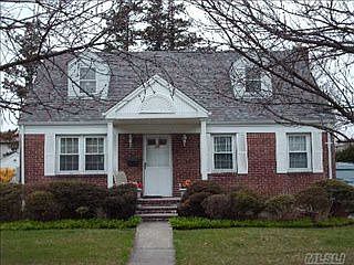 1st image of 9 Surrey Ln