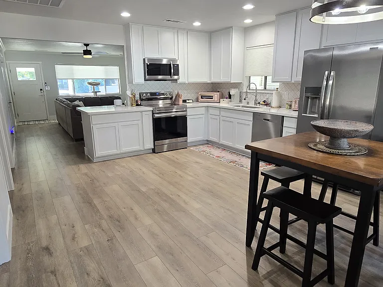 2801 Henderson Rd — Photo 5
