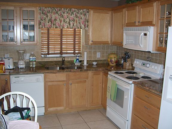4th image of 3223 NE 36th St APT 7